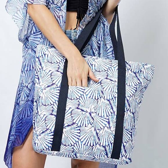 Shell Pattern Tropical Print Beach Vacation Travel Tote Bag - Picture 2 of 4
